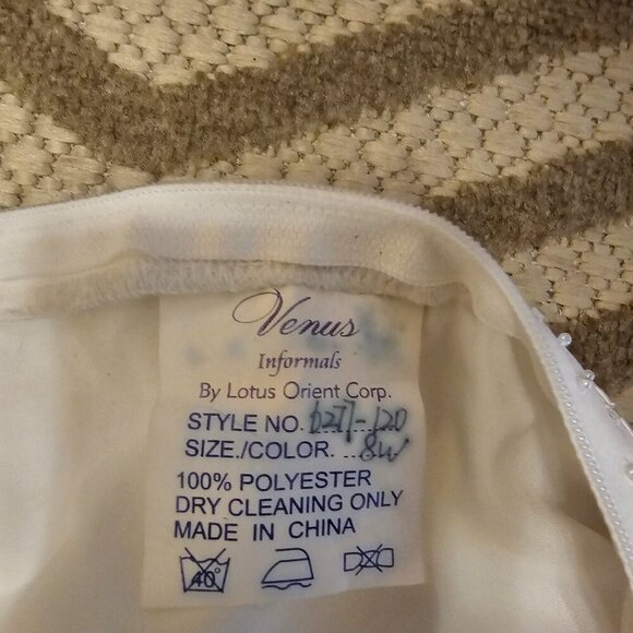 Venus White Wedding Dress 8 - Picture 5 of 7